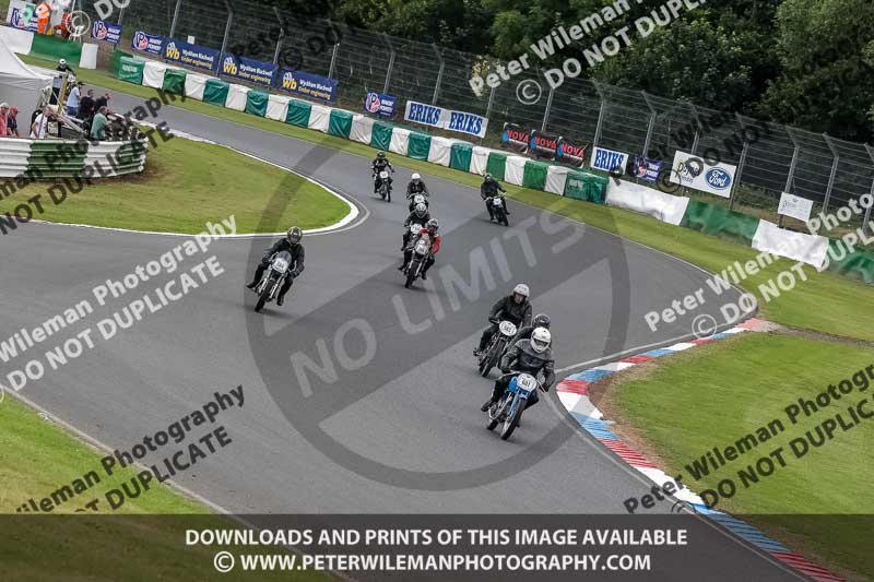 Vintage motorcycle club;eventdigitalimages;mallory park;mallory park trackday photographs;no limits trackdays;peter wileman photography;trackday digital images;trackday photos;vmcc festival 1000 bikes photographs